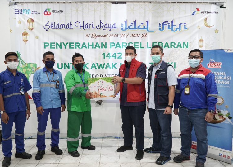 PERTAMINA DISTRIBUSIKAN 1.690 PAKET SEMBAKO UNTUK AWAK MOBIL TANGKI