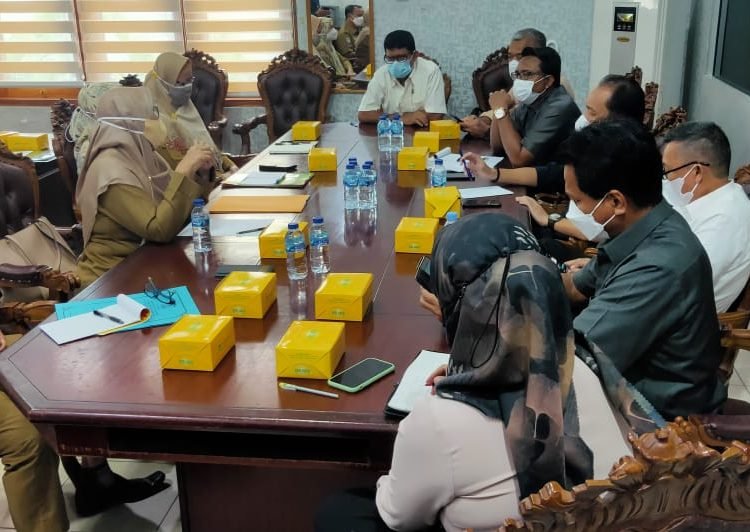 DPRD PERTANYAKAN UPAH MURAH