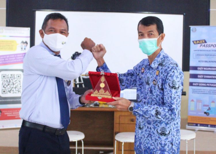 IMIGRASI BALIKPAPAN GELAR LAYANAN EAZY PASSPORT DI KANWIL PAJAK KALTIMTARA
