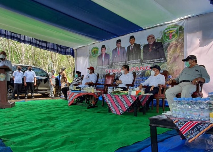 GUBERNUR AJAK TUKANG KRITIK BERTEMU