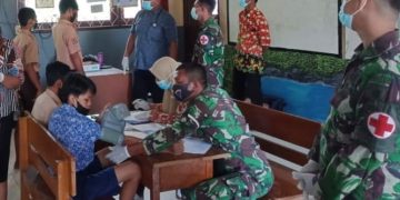 UNTUK MENINGKATKAN PRESTASI SEKOLAH, TIM KESEHATAN  SATGAS PAMTAS YONIF 614/RJP JAGA KESEHATAN SISWA.