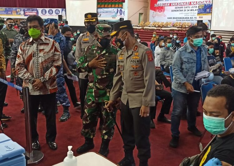 POLDA KALTIM GELAR VAKSINASI MASSAL SERENTAK DI 10 KABUPATEN KOTA