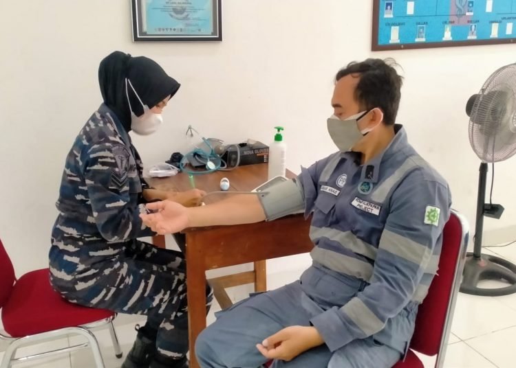 KELUARGA BESAR LANAL BALIKPAPAN IKUTI SERBUAN VAKSIN