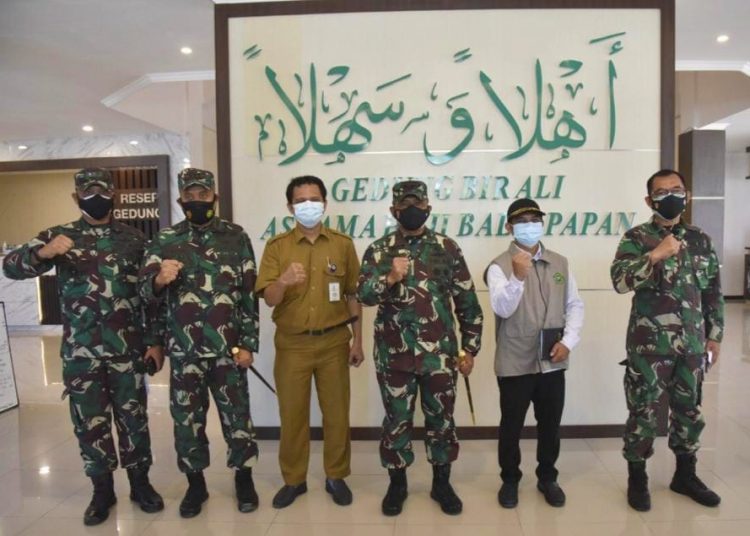 PANGDAM VI/MLW TINJAU ASRAMA HAJI BALIKPAPAN