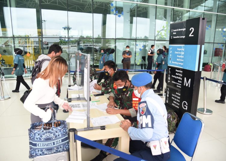 VAKSINASI DI BANDARA SAMS CAPAI 7.674 DOSIS