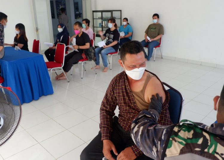 LANAL BALIKPAPAN GENCARKAN SOSIALISASI SERBUAN VAKSIN