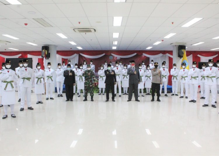 DANREM 092/MAHARAJALILA HADIRI PENGUKUHAN PASKIBRA KALTARA