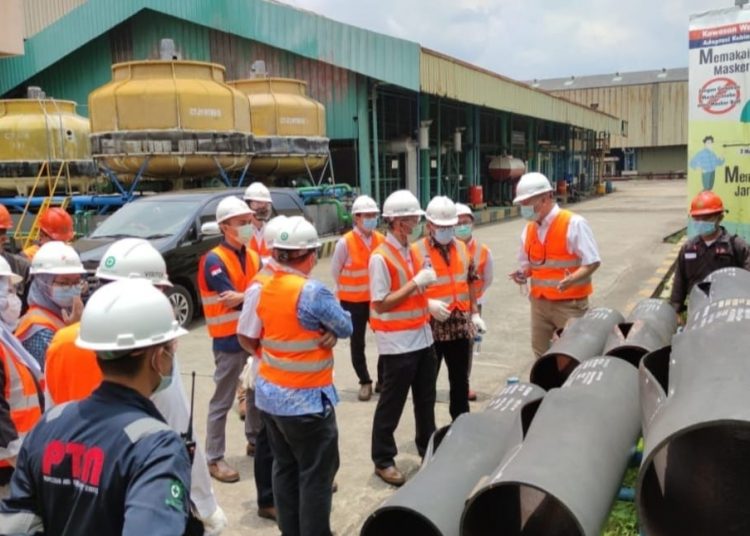 2 PEKERJA PERTAMINA TERIMA TANDA KEHORMATAN DARI PRESIDEN