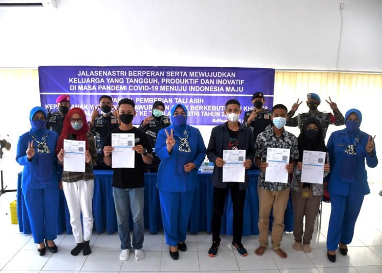 SAMBUT HUT KE-75 JALASENASTRI, LANAL GELAR VAKSIN DAN TALI ASIH