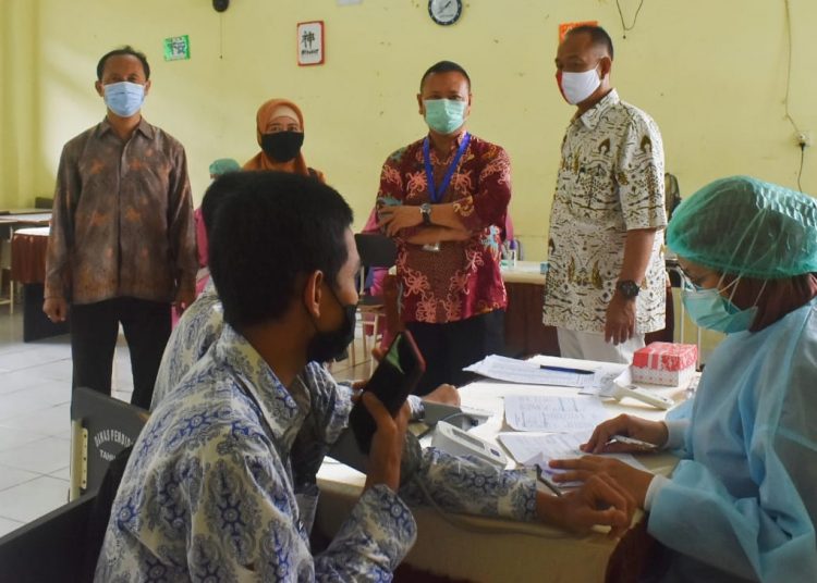 PUSKESMAS BARU ULU VAKSINASI PELAJAR SMA NEGERI 3 BALIKPAPAN