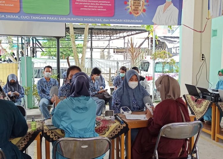 SEBAGAI GENERASI MUDA, TERIMA VAKSINASI HAL TEPAT