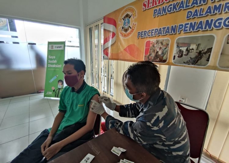LANAL BALIKPAPAN SEBAR 326 DOSIS VAKSIN DALAM 2 HARI