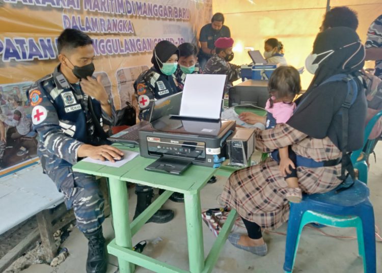 LANAL BALIKPAPAN TERUSKAN SERBUAN VAKSIN DI SEPINGGAN