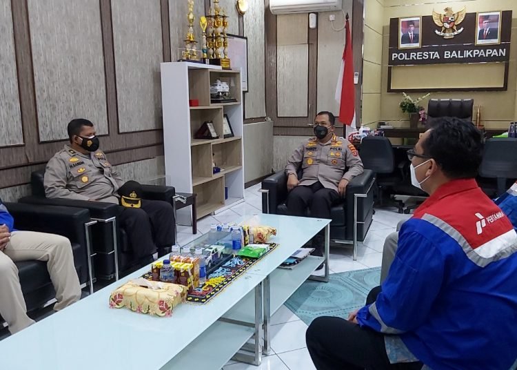 PERTAMINA TITIP 75 PAKET SEMBAKO KE KAPOLRESTA