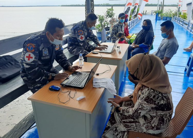 TNI AL BALIKPAPAN TERUSKAN SERBUAN VAKSIN KE PESISIR