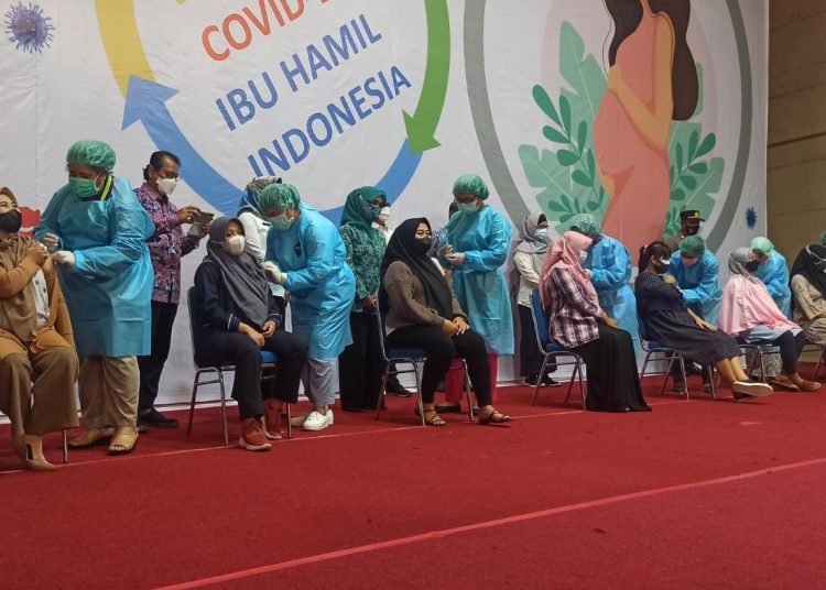 PEMERINTAH JAMIN KEAMANAN VAKSINASI PADA IBU HAMIL