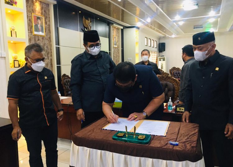 PENGESAHAN APBD-P 2021 TUNGGU GUBERNUR KALTIM