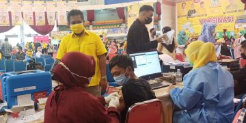 PARTAI GOLKAR GELAR VAKSINASI UNTUK DUKUNG PEMERINTAH