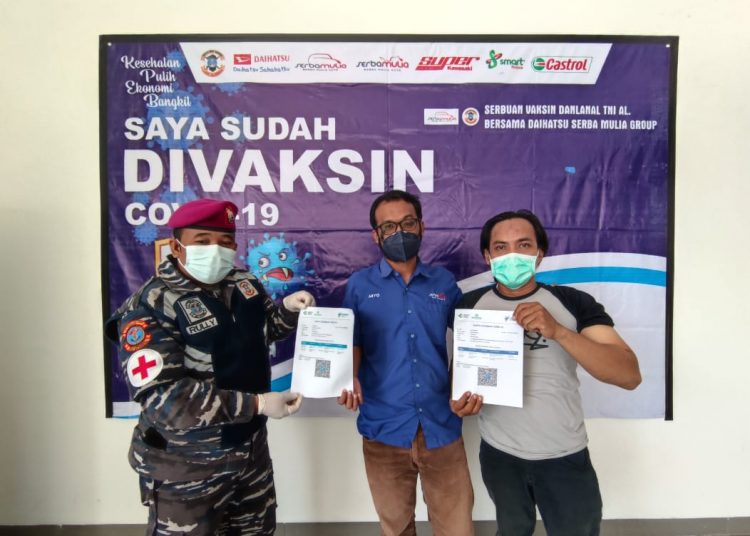 LANAL BALIKPAPAN GANDENG DAIHATSU SEBARKAN VAKSIN