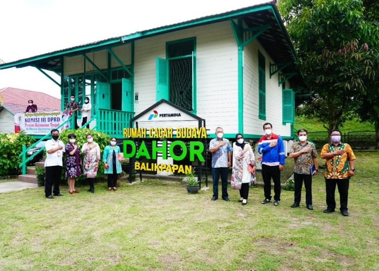 SUSUN PERDA, KOMISI III DPRD KALTENG KUNJUNGI RUMAH DAHOR