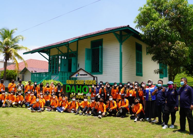 RUMAH DAHOR TERIMA KUNJUNGAN PELAJAR DAN GURU SE-KALTIM