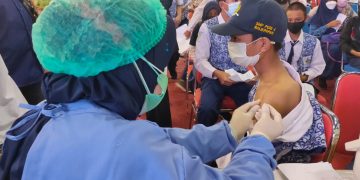VAKSINASI PELAJAR CAPAI 100 PERSEN