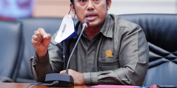 ANGGOTA DEWAN DORONG PLN TAMBAH TRAFO DI PESISIR