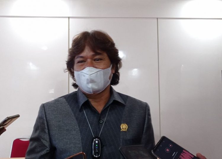 ANGGOTA DEWAN DUKUNG TUNTUTAN ORMAS BONTANG