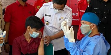 DPC PDIP KOTA BALIKPAPAN BANTU PERCEPATAN VAKSINASI KOTA BALIKPAPAN