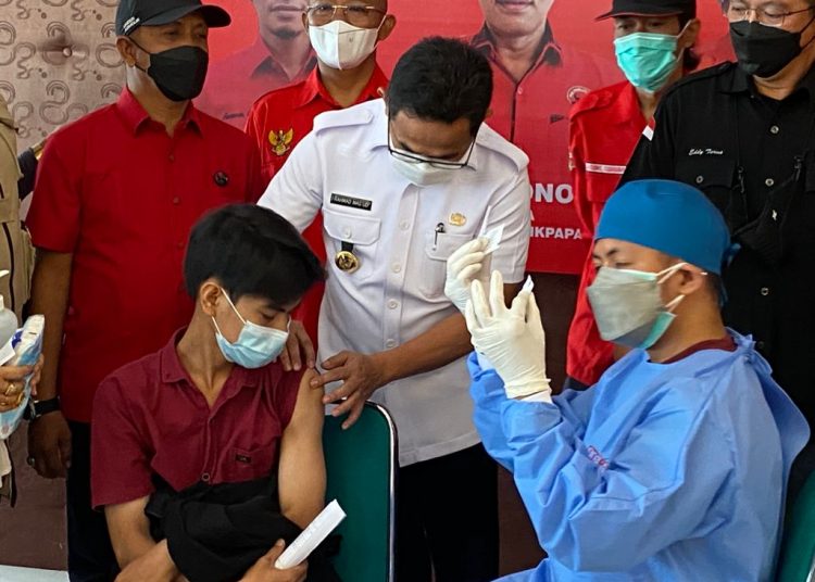 DPC PDIP KOTA BALIKPAPAN BANTU PERCEPATAN VAKSINASI KOTA BALIKPAPAN