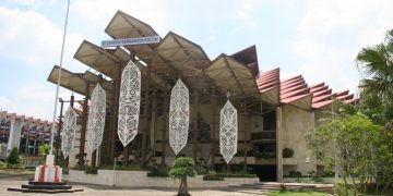 PERGANTIAN KETUA DPRD KALTIM DIANGGAP CACAT HUKUM, TOKOH MASYARAKAT MINTA GUBERNUR TAK LANJUTKAN PROSES