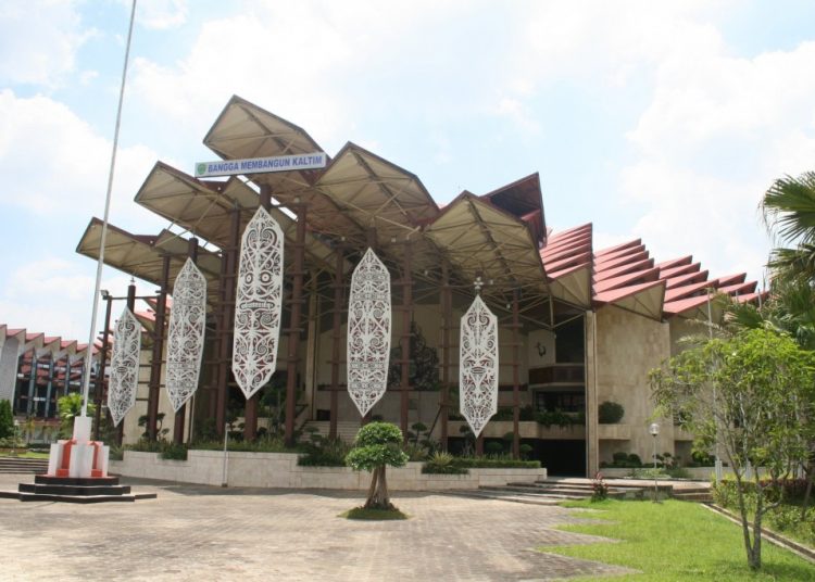 PERGANTIAN KETUA DPRD KALTIM DIANGGAP CACAT HUKUM, TOKOH MASYARAKAT MINTA GUBERNUR TAK LANJUTKAN PROSES