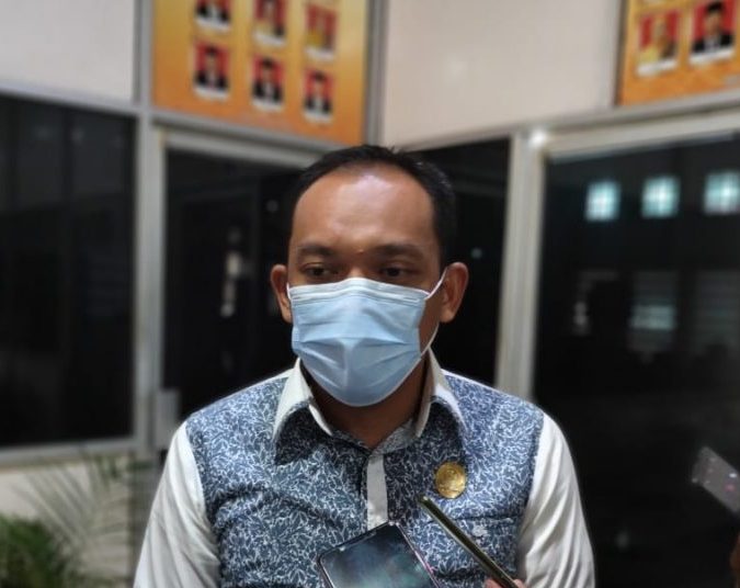 KOMISI IV PERTANYAKAN NASIB GURU HONOR