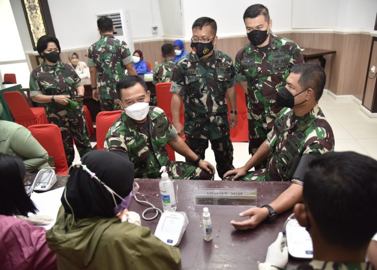 RATUSAN PERSONEL KODAM VI/MLW DONORKAN DARAH