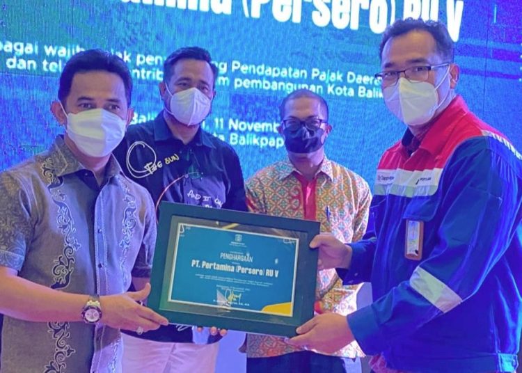 TAAT PAJAK DAERAH, PERTAMINA RAIH PENGHARGAAN