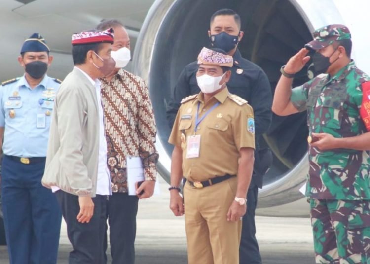 PANGDAM VI/MLW SAMBUT PRESIDEN DI KALTARA