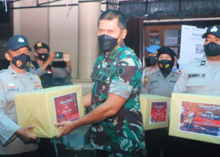 PANGDAM VI/MLW PANTAU GEREJA DI BALIKPAPAN