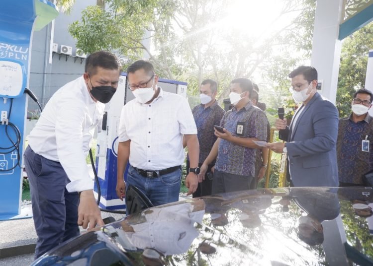 PLN OPERASIKAN SPKLU PERTAMA DI KALIMANTAN