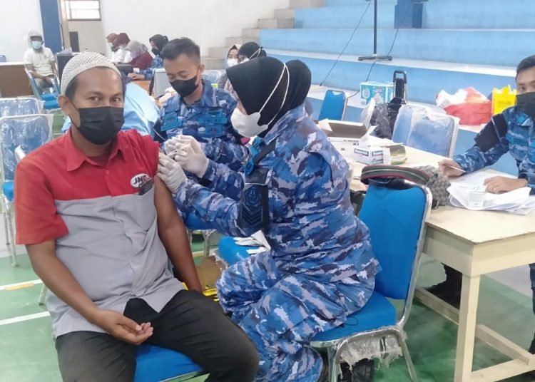 LANUD DHOMBER BERSAMA DPRD, PEMKOT BALIKPAPAN GELAR SERBUAN VAKSINASI MASSAL