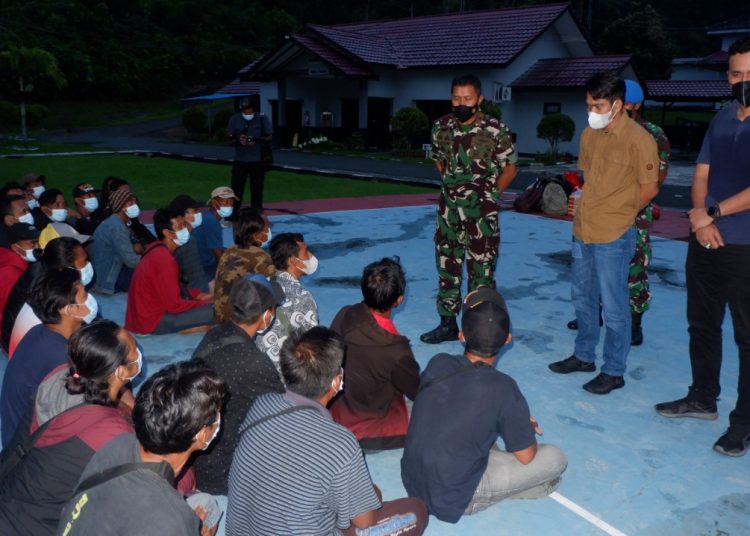 LANAL BANTU PEMULANGAN 25 WARGA BREBES