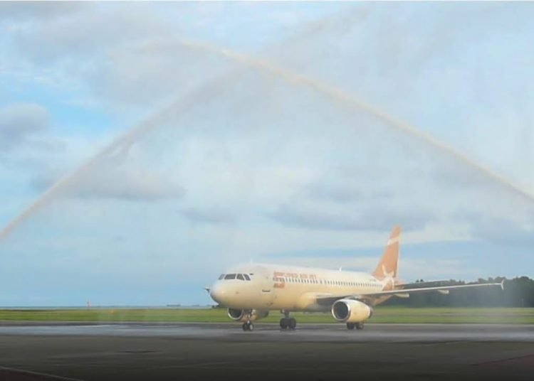 SUPER AIR JET TERBANG PERDANA DI BALIKPAPAN