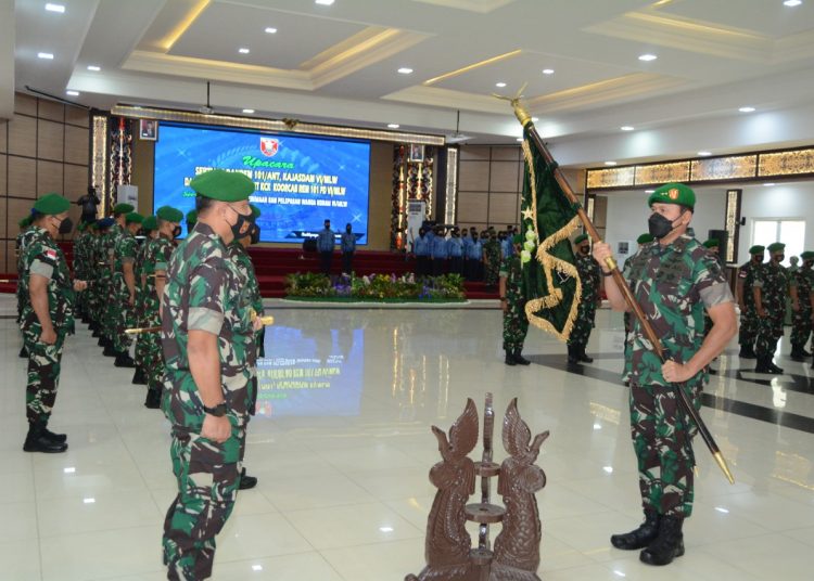 PANGDAM PIMPIN SERTIJAB DUA PEJABAT KODAM VI/MLW