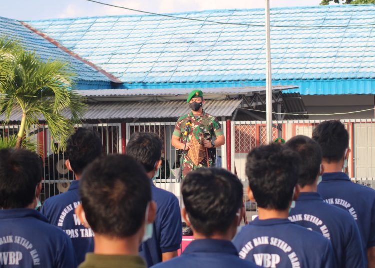 DANDIM 0907/TRK PIMPIN UPACARA BENDERA DI LAPAS