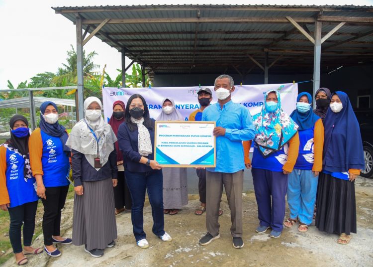 BANDARA SAMS BAGIKAN 1 TON PUPUK KOMPOS