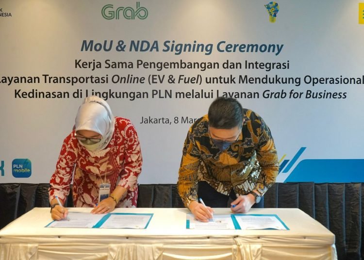 LAKUKAN EFISIENSI, PLN GANDENG GRAB
