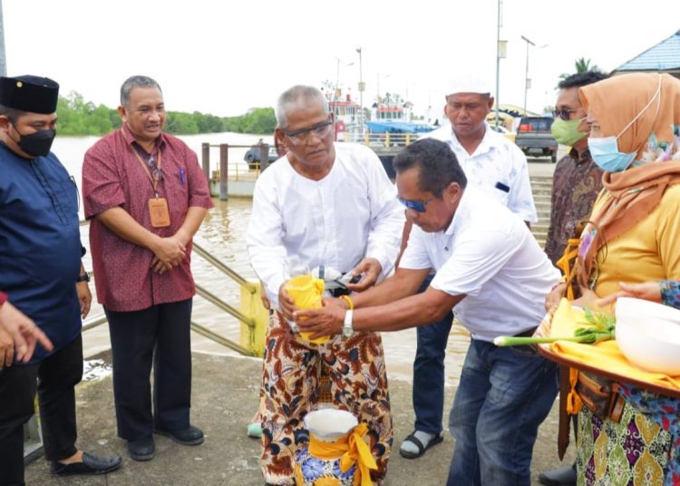 MASYARAKAT ADAT GELAR PROSESI IKN