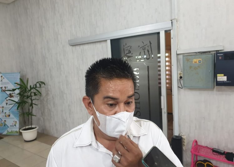 AKD TUNDA RESES DEWAN