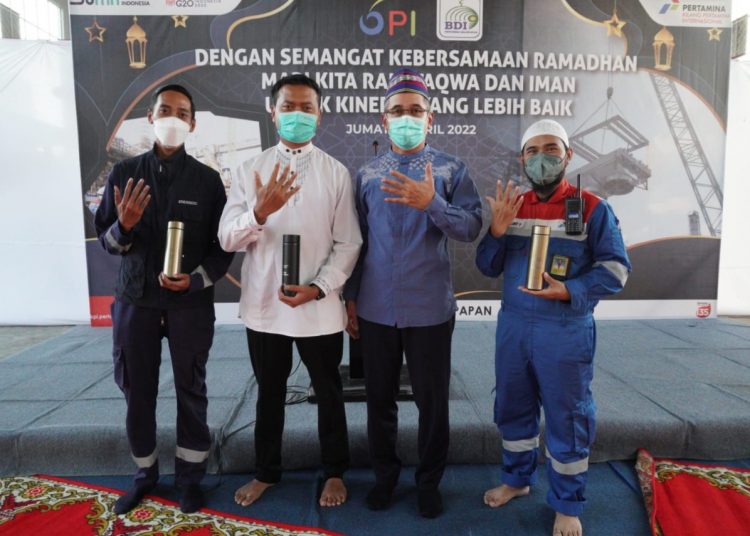 PERTAMINA BUDAYAKAN TUMBLER SAAT KERJA