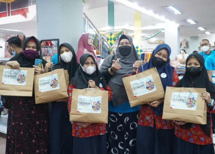 PERTAMINA BERBAGI BAJU LEBARAN
