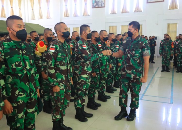 PANGDAM VI/MLW CEK KESIAPAN PRAJURIT KE PAPUA